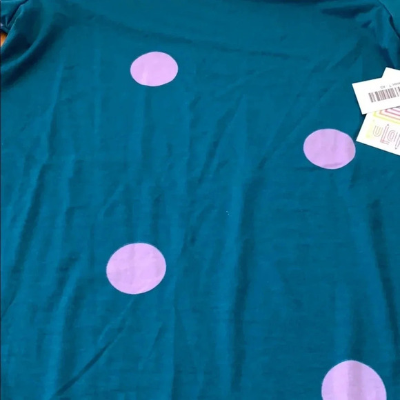 ❤️ 2 for $20 ❤️ NWT! Women’s Lularoe Classic T- shirt, Size XS - Picture 2 of 3